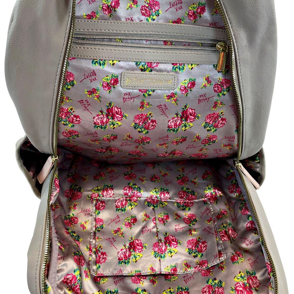 Betsey Johnson Gray Pink White Quilted Heart Backpack Ribbon Girly *READ* - Picture 3 of 6